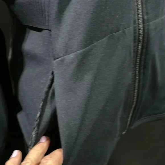 Fabletics Jacket,Hip pockets,thumb holes,hidden mesh back w/media pocket - Picture 6 of 15